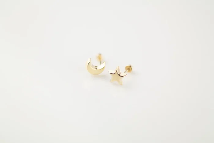 BROQUEL ARLET ORO 1OK LUNA Y ESTRELLA LISAS - Imagen 4