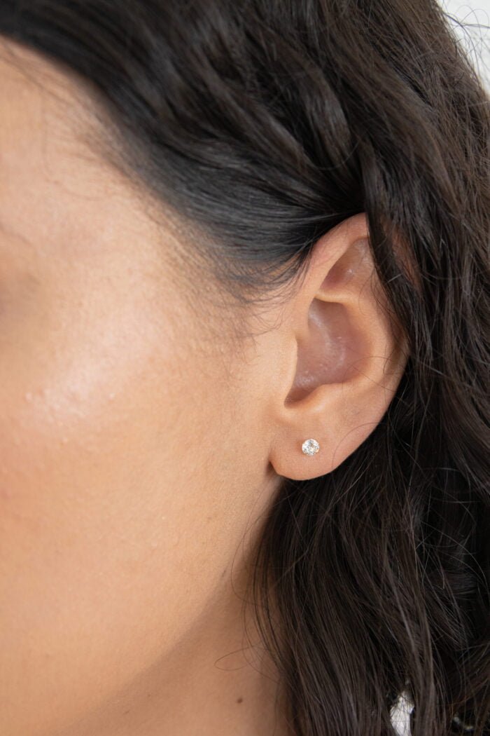 BROQUEL AINARA ORO 10K ZIRCONIA 4 MM - Imagen 3