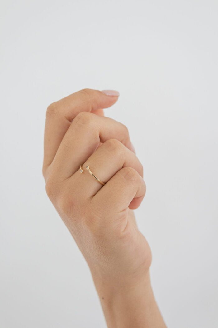 ANILLO RAHIM ZIRCONIAS ENCONTRADA ORO 10K - Imagen 2