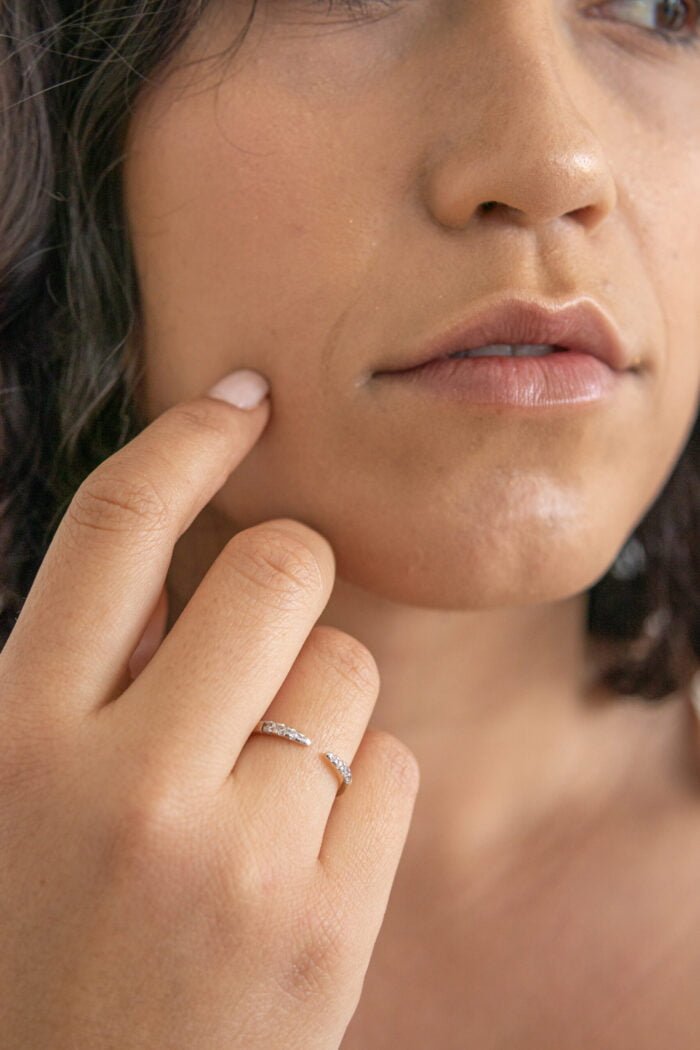 ANILLO RAMAR ORO 10K PUNTAS ORO BLANCO ZIRCONIAS - Imagen 2