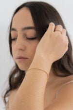 BRAZALETE LYNN MINI TORSAL HUECO ORO 10K - Imagen 2