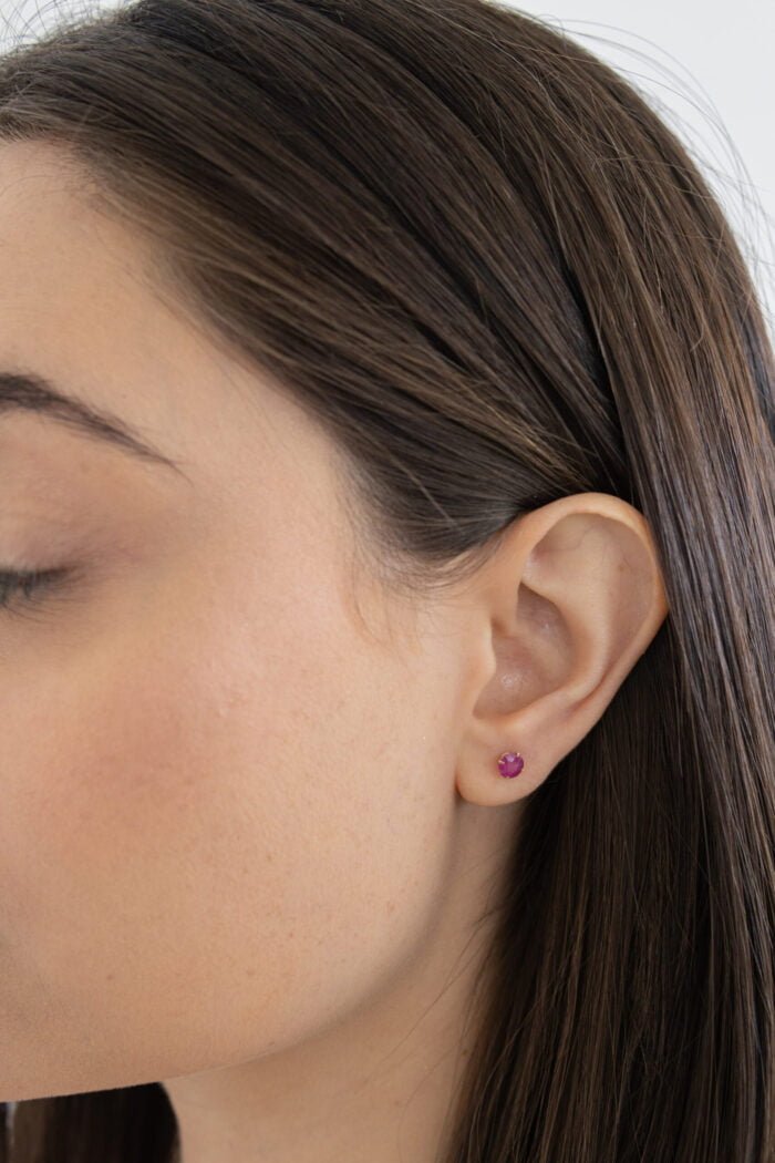 PAR ARETES ORO 14K RUBIES 5MM CORTE BRILLANTE - Imagen 2