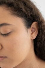 BROQUEL ANIA ORO 14K BOLA MINI 2MM - Imagen 2