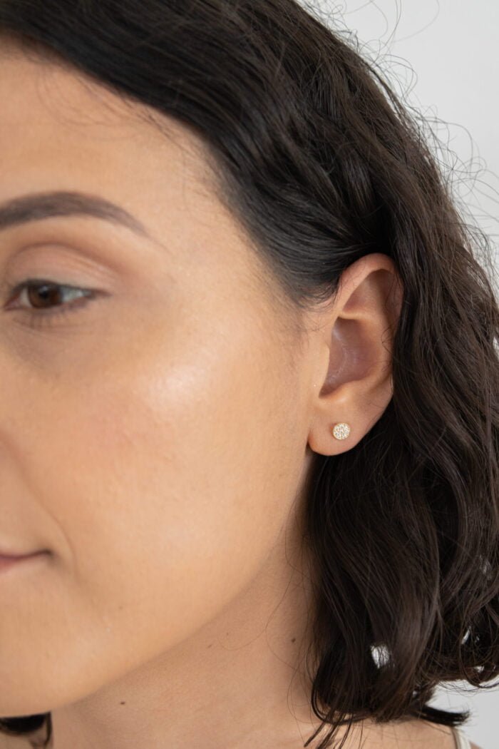 BROQUEL AITANA ORO 14K ZIRCONIA PAVÃ‰ CIRCULO RELLENO - Imagen 2