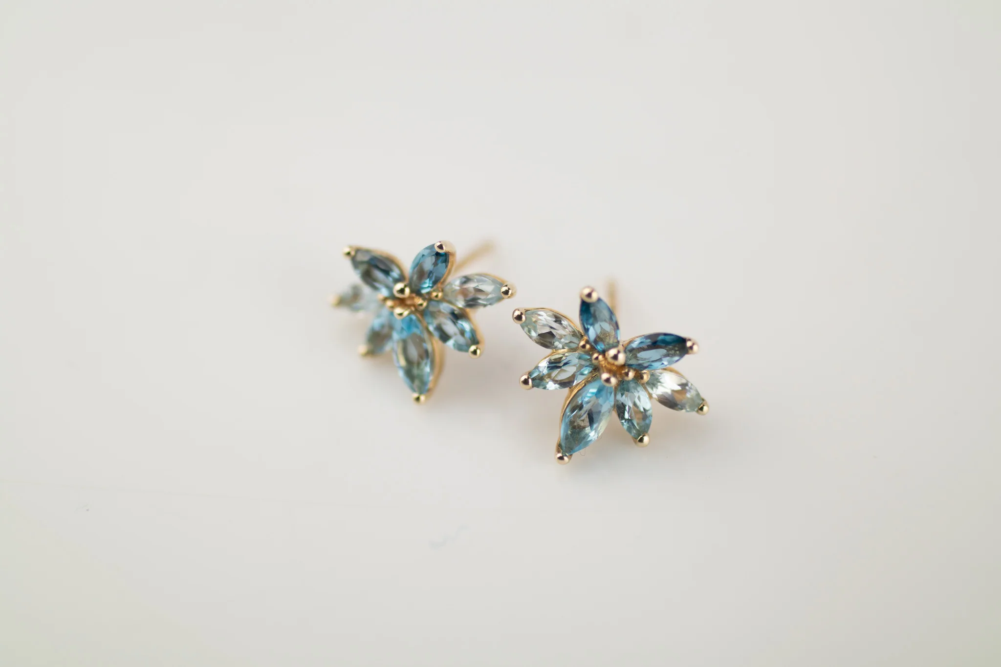 PAR ARETES ORO 10K BLUE TOPAZ CORTE MARQUIS - Imagen 1
