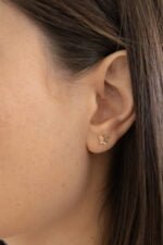 BROQUEL AMELIA ORO 10K MARIPOSA MITAD ZIRCONIA MITAD LISA - Imagen 2