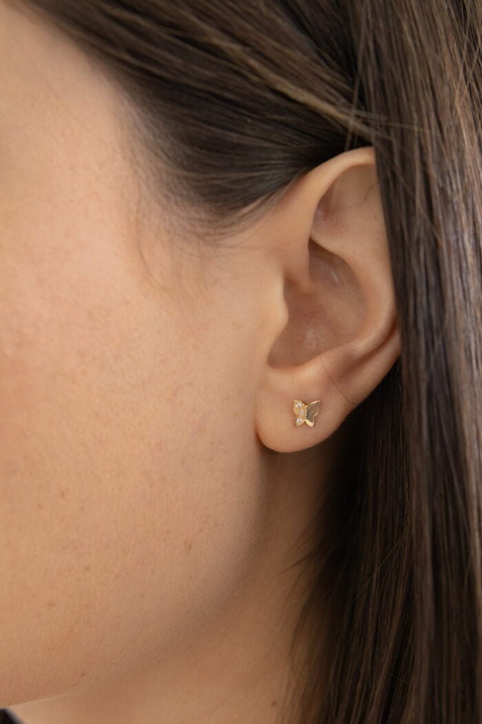 BROQUEL AMELIA ORO 10K MARIPOSA MITAD ZIRCONIA MITAD LISA - Imagen 2