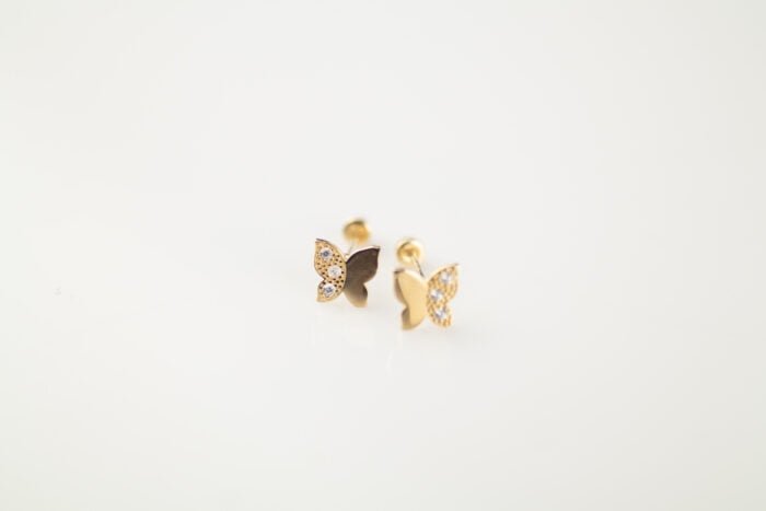 BROQUEL AMELIA ORO 10K MARIPOSA MITAD ZIRCONIA MITAD LISA - Imagen 3