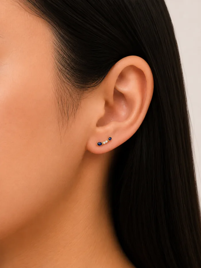 PAR ARETES ORO 14K CURVOS ZAFIRO 10PTS Y DIAMANTES 4PTS - Imagen 2